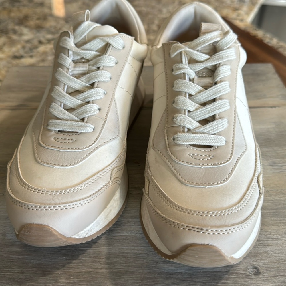 Universal Thread by Target cream / brown GUC size 7.5